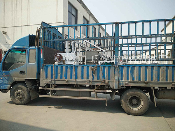 重慶客戶訂購的大型多功能米線機發貨現場